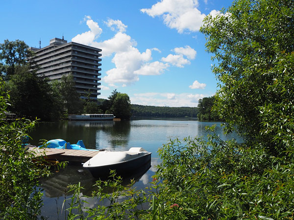 Über dem See